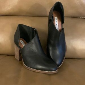 CHELSEA AND VIOLET BOOTLET SZ 6.5 BLACK LEATHER